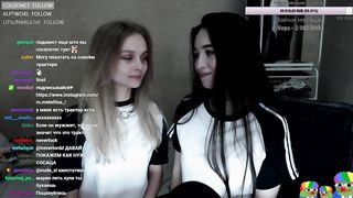 Russian Twitch Girls Kissing for Big Donation
